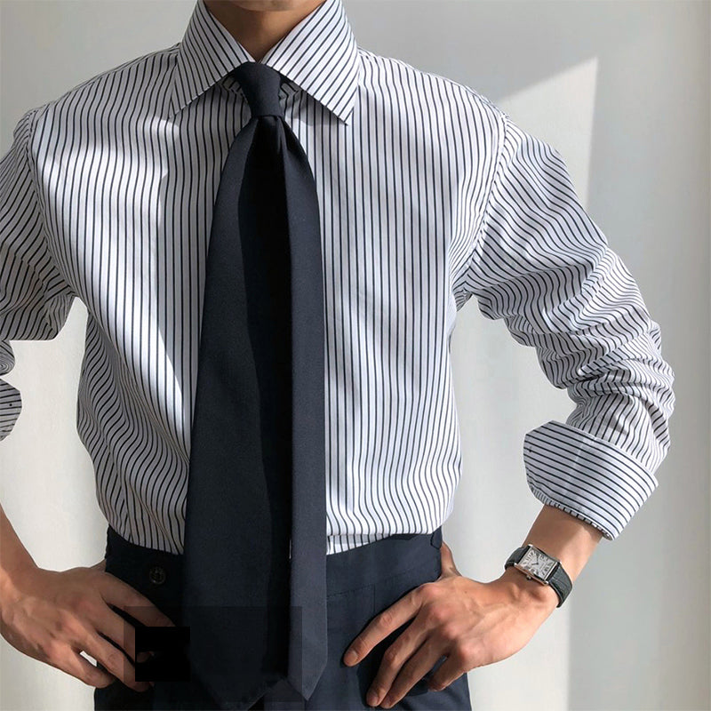 Wide-Angle Striped Shirt