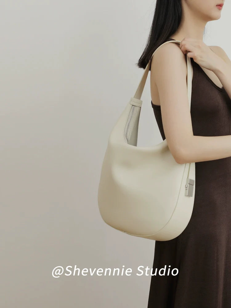 Snow Geinnie Leather Crescent Bag