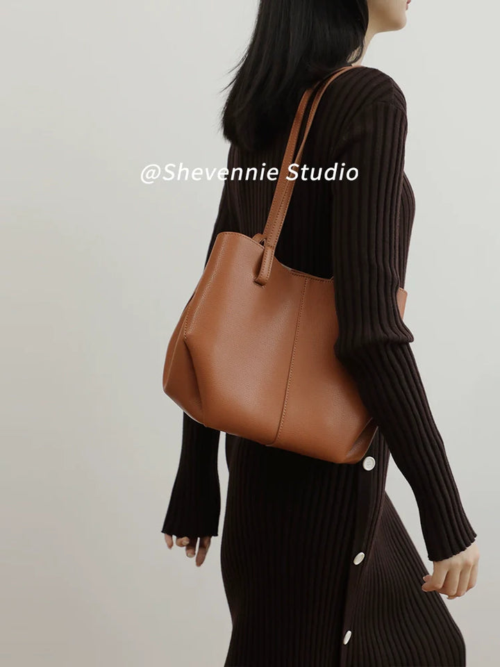 Snow Geinnie Leather Tote