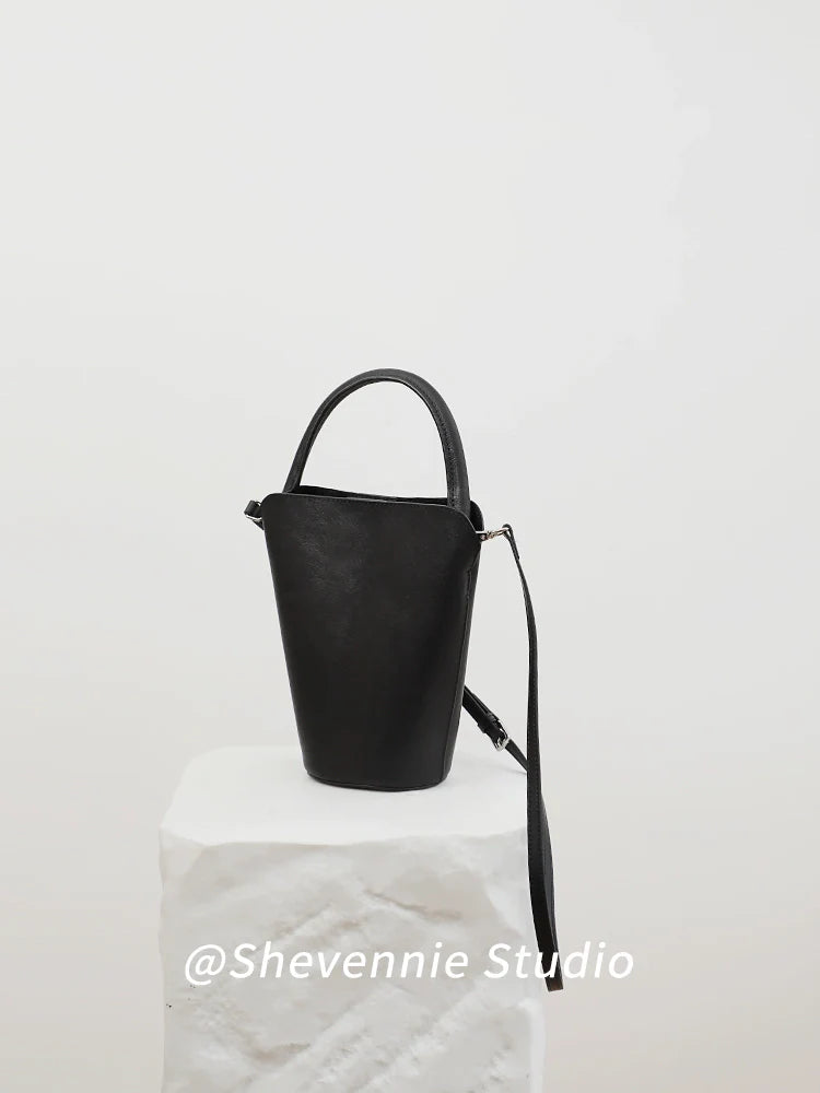 Snow Geinnie Leather Shoulder Bag