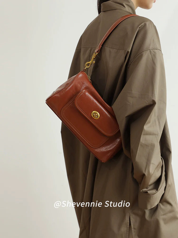 Snow Geinnie Leather Shoulder Bag