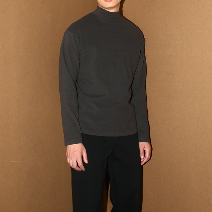 Long-Sleeved Essential T-Shirt