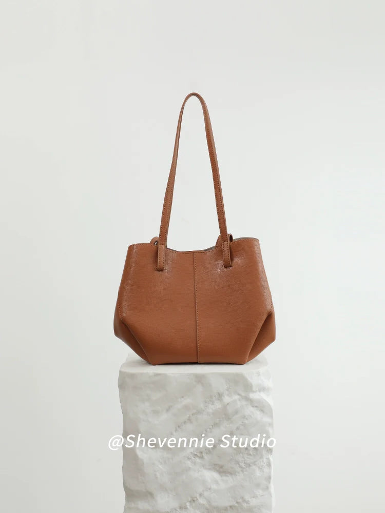 Snow Geinnie Leather Tote