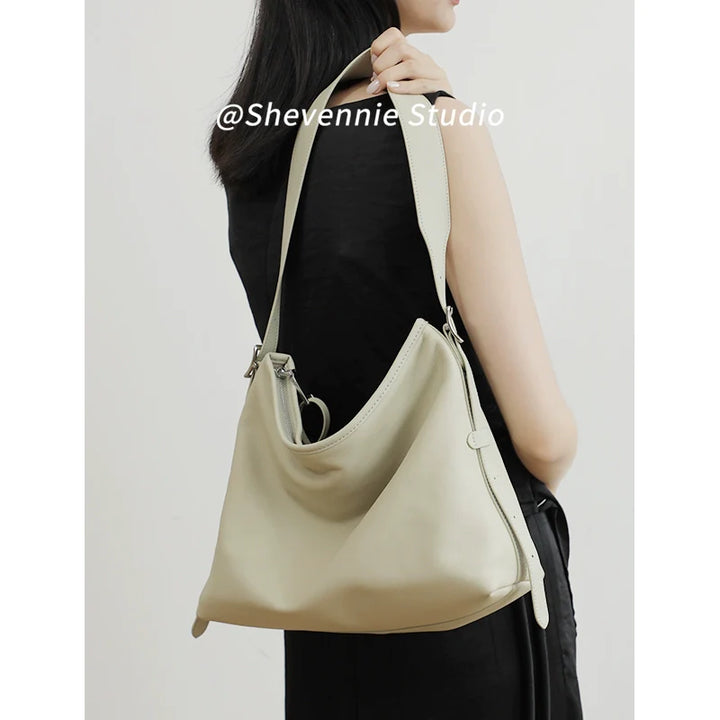 Snow Geinnie Leather Shoulder Tote