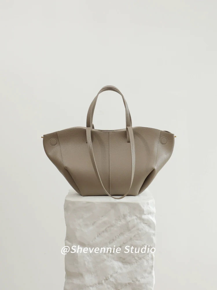 Snow Geinnie Leather Tote