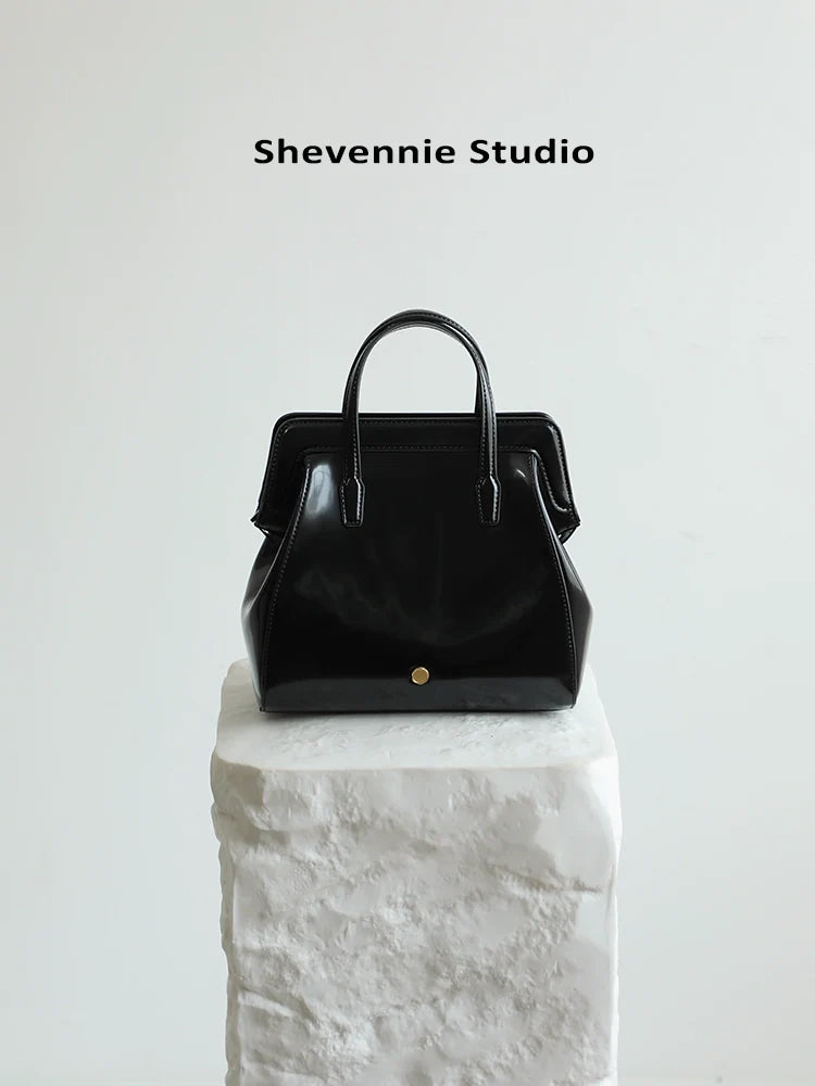 Snow Geinnie Leather Commuter Bag