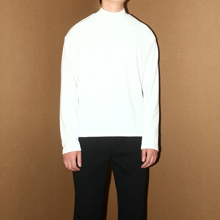 Long-Sleeved Essential T-Shirt