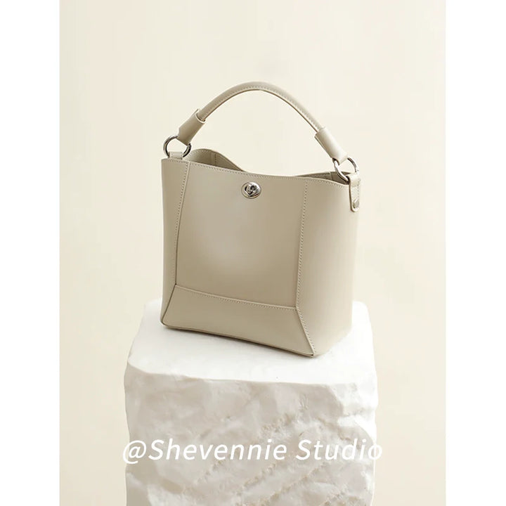 Snow Geinnie Leather Bucket Tote