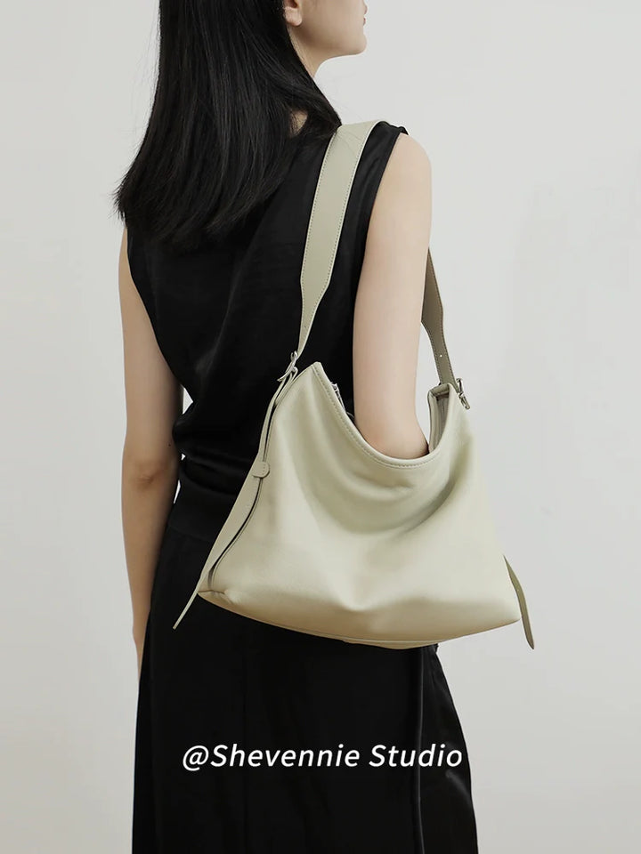 Snow Geinnie Leather Shoulder Tote