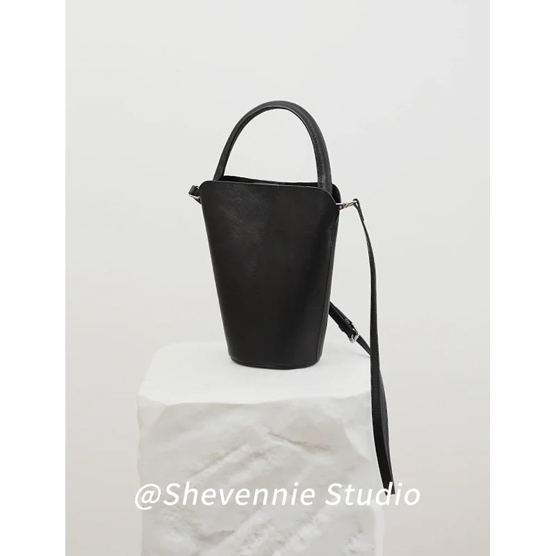 Snow Geinnie Leather Shoulder Bag