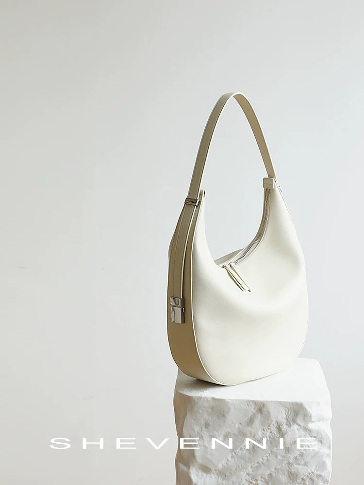 Snow Geinnie Leather Crescent Bag