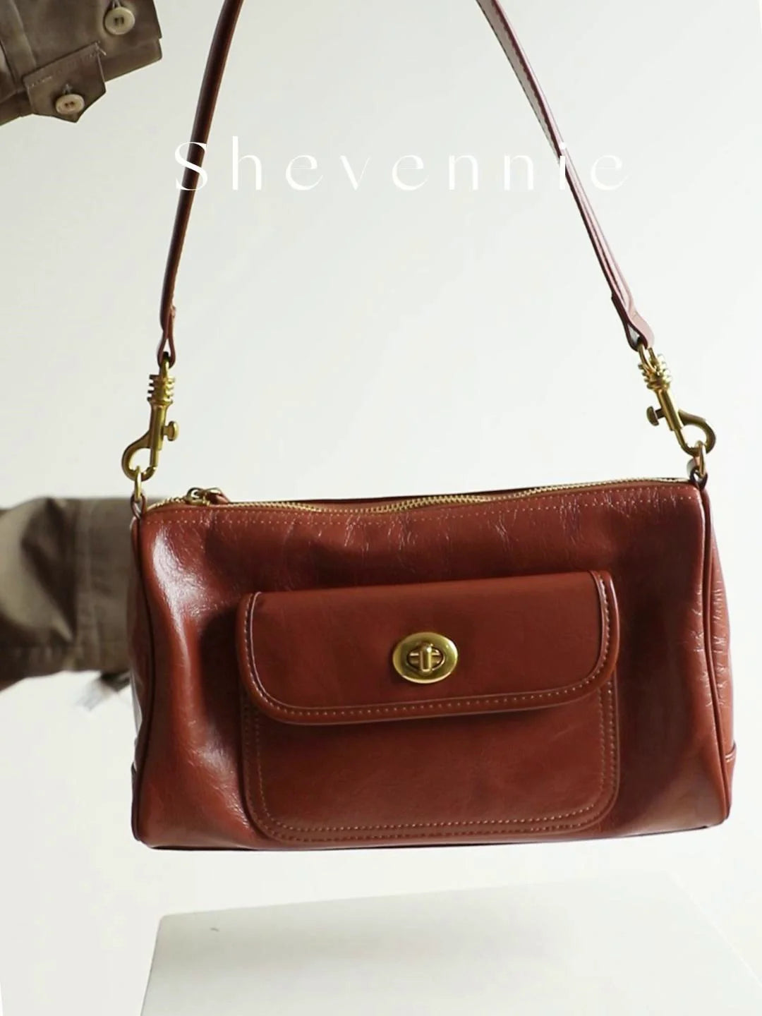 Snow Geinnie Leather Shoulder Bag