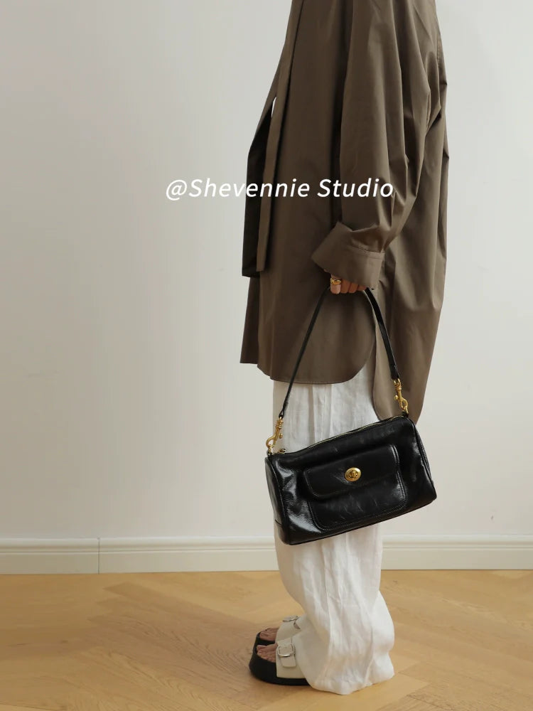 Snow Geinnie Leather Shoulder Bag