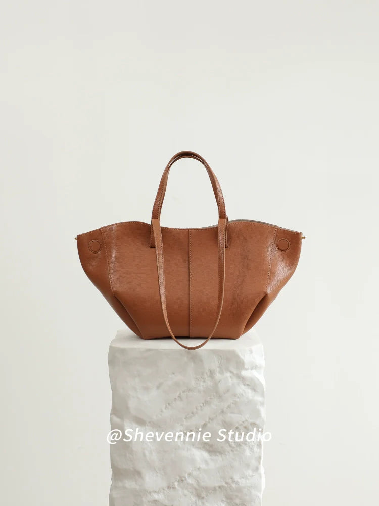 Snow Geinnie Leather Tote