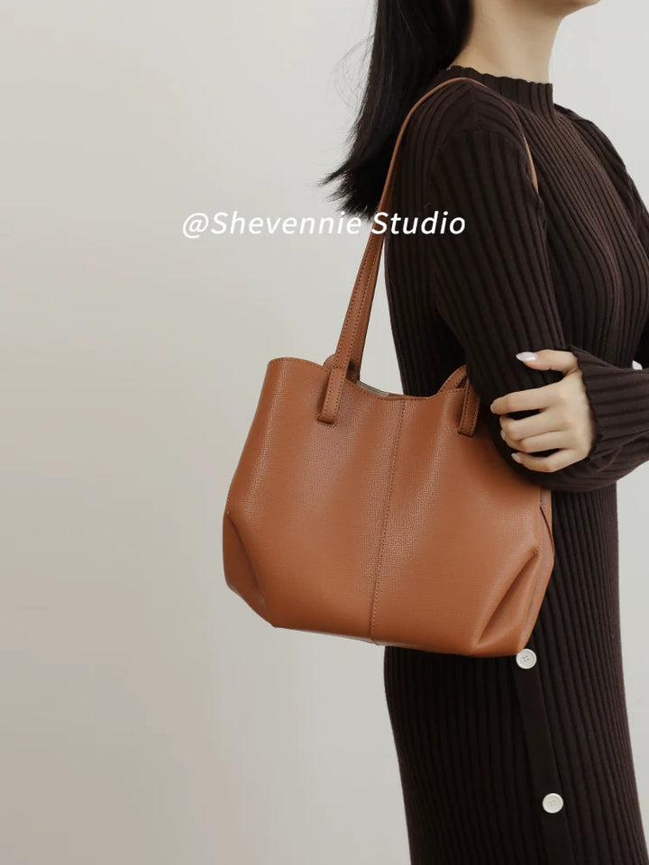 Snow Geinnie Leather Tote