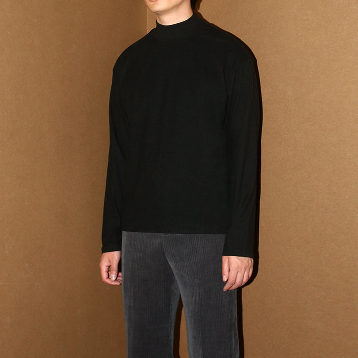 Long-Sleeved Essential T-Shirt