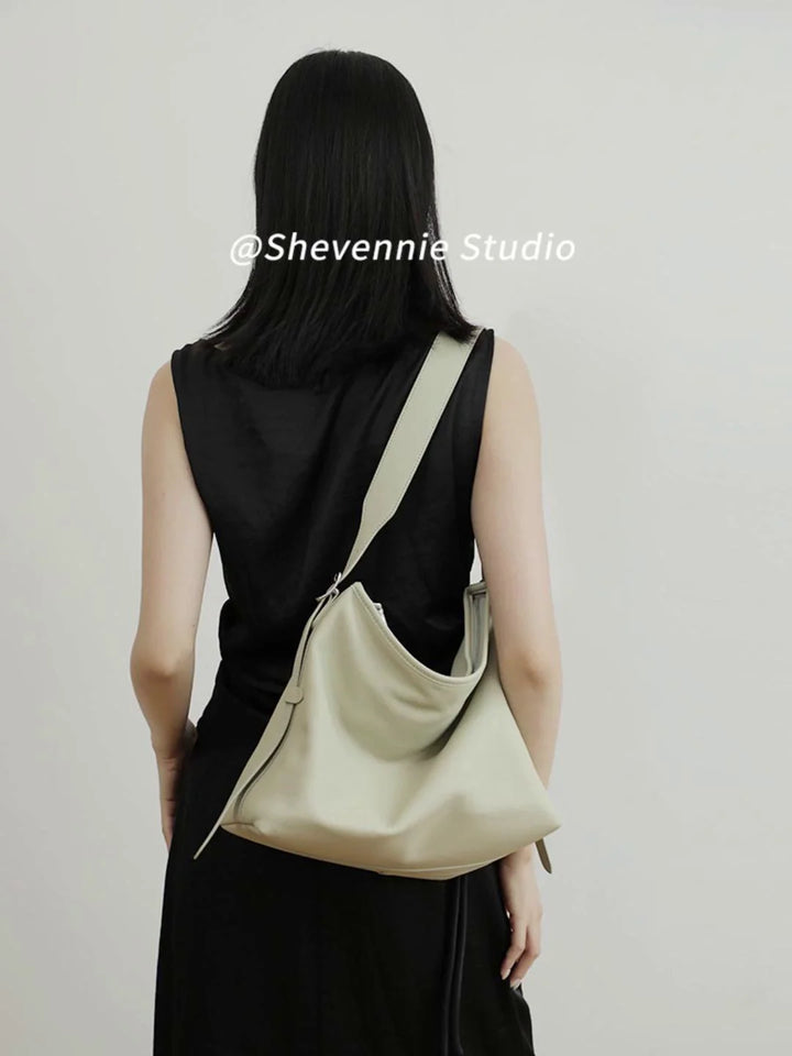 Snow Geinnie Leather Shoulder Tote