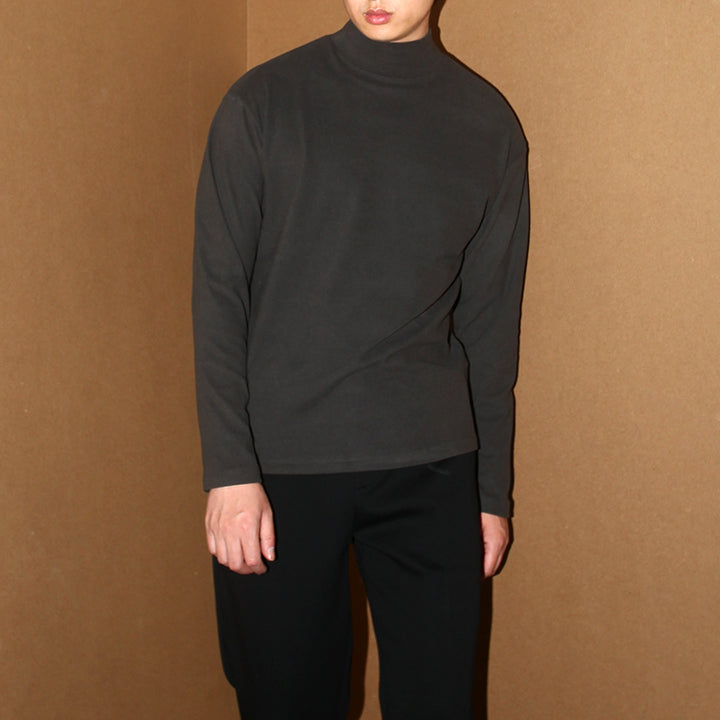 Long-Sleeved Essential T-Shirt